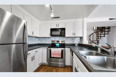 1633 N Prospect Ave #5D, Milwaukee, WI 53202 - Photo 4
