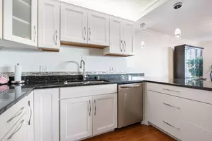 1610 N Prospect Ave, Milwaukee, WI 53202 - Photo 8