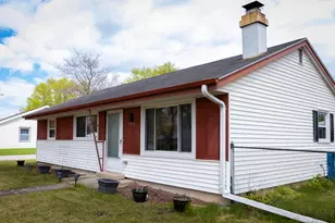 5874 S Marilyn St, Milwaukee, WI 53221 - Photo 2