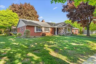 W71N980 Harrison Ave, Cedarburg, WI 53012 - Photo 2