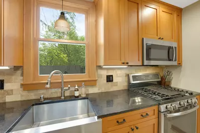 3061 N Gordon Cir, Milwaukee, WI 53212 - Photo 10