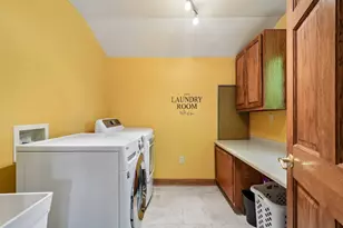 21180 Mary Lynn Dr, Brookfield, WI 53045 - Photo 28