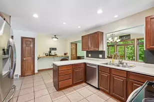 21180 Mary Lynn Dr, Brookfield, WI 53045 - Photo 10