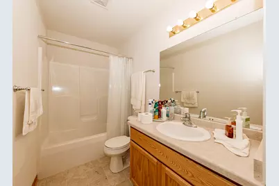 3944 W Valley View Dr, Franklin, WI 53132 - Photo 10