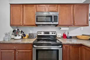 W168N11065 Ashbury Cir, Germantown, WI 53022 - Photo 10