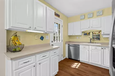 804  Florence Ave, Racine, WI 53402 - Photo 10