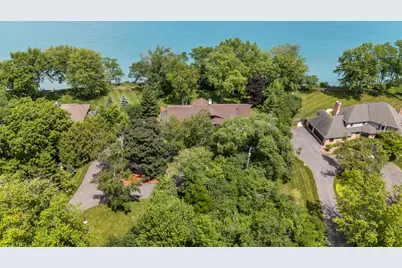 11272 N Lakeview Pl, Mequon, WI 53092 - Photo 6