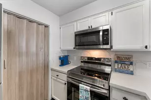 1522 Grandview Ct, Racine, WI 53139 - Photo 8