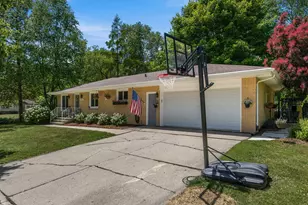 2404 Skyline Dr, West Bend, WI 53090 - Photo 4