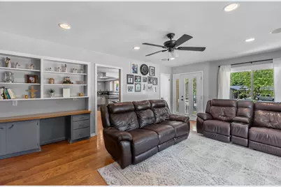 2404  Skyline Dr, West Bend, WI 53090 - Photo 6