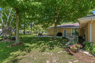 2404  Skyline Dr, West Bend, WI 53090 - Photo 38