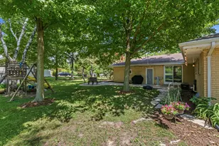 2404 Skyline Dr, West Bend, WI 53090 - Photo 38
