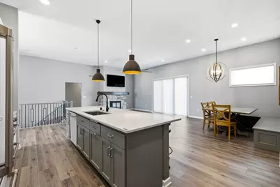 10163 S Woodside Ct, Franklin, WI 53132 - Photo 8