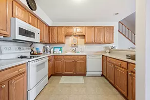 W190N16180 Andrea Way, Jackson, WI 53037 - Photo 8