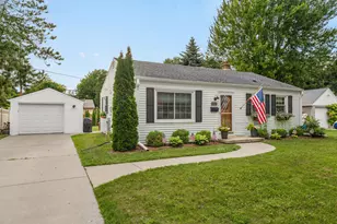 W59N777 Highwood Dr, Cedarburg, WI 53012 - Photo 2