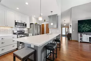 315 Endfield Cir, Waukesha, WI 53186 - Photo 8