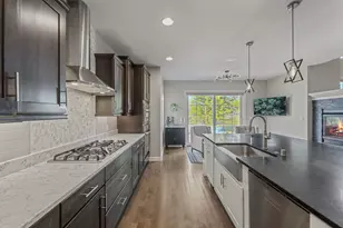 W79N423 Ridgeway Ln, Cedarburg, WI 53012 - Photo 12