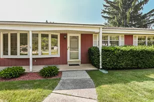 18571 W Hillcrest Dr, New Berlin, WI 53146 - Photo 6
