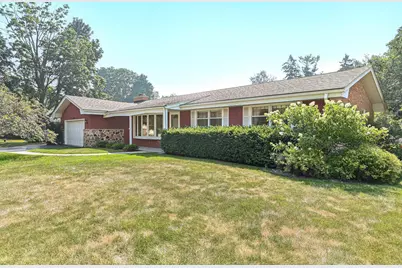 18571 W Hillcrest Dr, New Berlin, WI 53146 - Photo 2