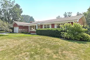 18571 W Hillcrest Dr, New Berlin, WI 53146 - Photo 2