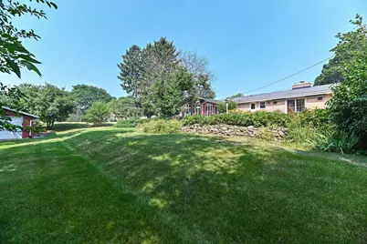 18571 W Hillcrest Dr, New Berlin, WI 53146 - Photo 44