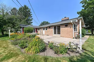 18571 W Hillcrest Dr, New Berlin, WI 53146 - Photo 42