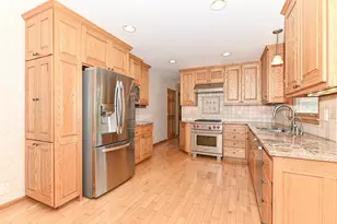 18571 W Hillcrest Dr, New Berlin, WI 53146 - Photo 18