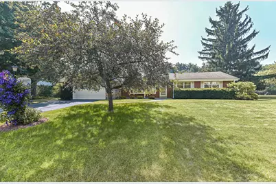 18571 W Hillcrest Dr, New Berlin, WI 53146 - Photo 1