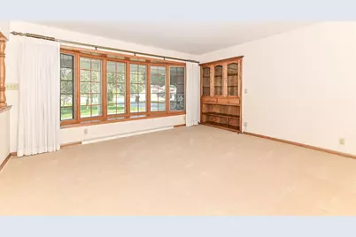 18571 W Hillcrest Dr, New Berlin, WI 53146 - Photo 10