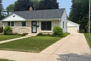 238 Lincoln Dr, West Bend, WI 53095 - Photo 2
