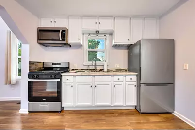 2202 S 68th St, West Allis, WI 53219 - Photo 2