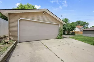 6083 S 20th St, Milwaukee, WI 53221 - Photo 18