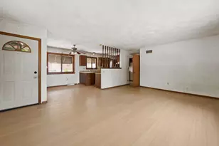 6083 S 20th St, Milwaukee, WI 53221 - Photo 4