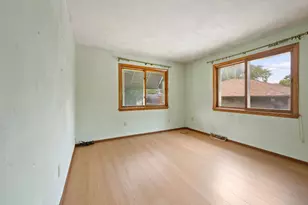6083 S 20th St, Milwaukee, WI 53221 - Photo 10