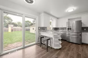 2916 S 104th St, West Allis, WI 53227 - Photo 8
