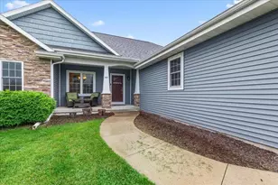 453 Western Ct, West Bend, WI 53095 - Photo 2