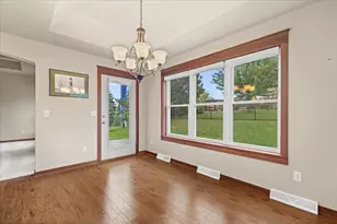 453 Western Ct, West Bend, WI 53095 - Photo 14