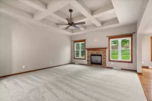 453 Western Ct, West Bend, WI 53095 - Photo 4