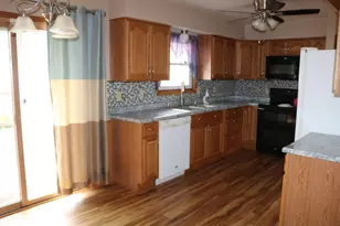 N94W16478 Cumberland Rd, Menomonee Falls, WI 53051 - Photo 4