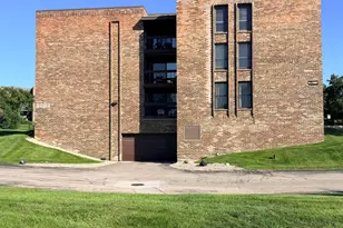 9002 W Lisbon Ave, Milwaukee, WI 53222 - Photo 2
