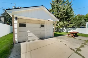 5751 N Dexter Ave, Glendale, WI 53209 - Photo 18