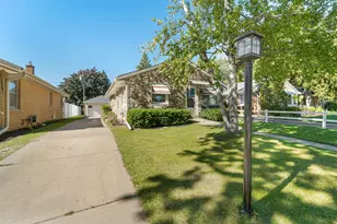 5751 N Dexter Ave, Glendale, WI 53209 - Photo 2