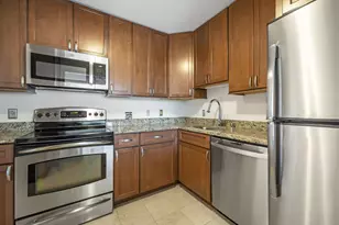 1660 N Prospect Ave, Milwaukee, WI 53202 - Photo 10