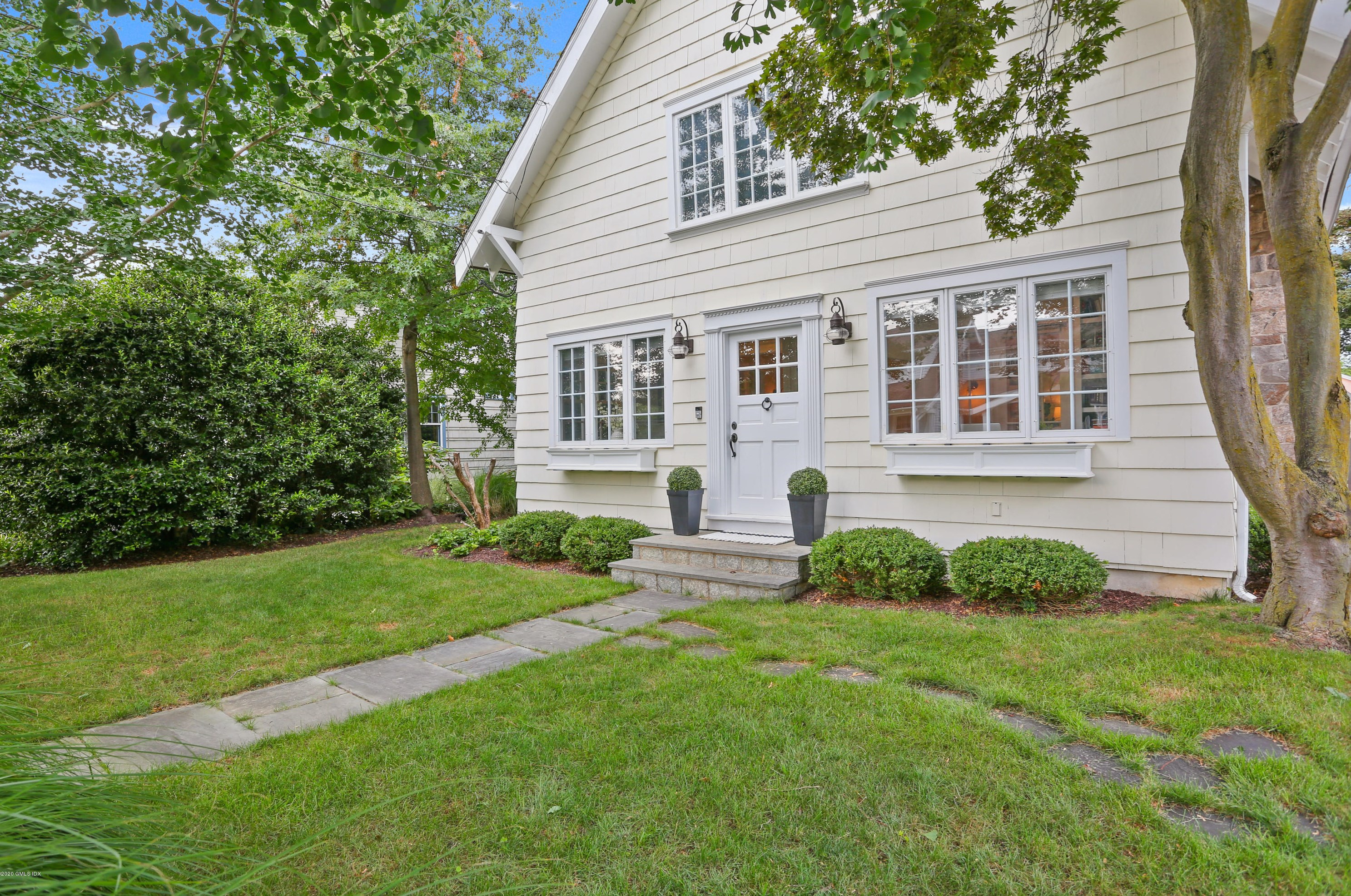 13 Edgewater Dr, Old Greenwich, CT 06870 exterior