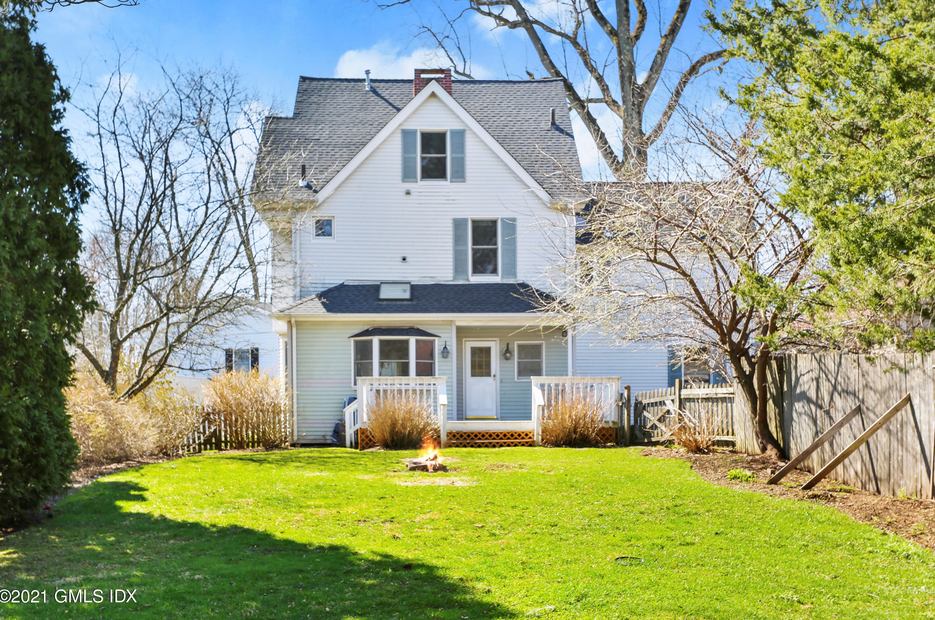 55 Cross Ln, Cos Cob, CT 06807 exterior