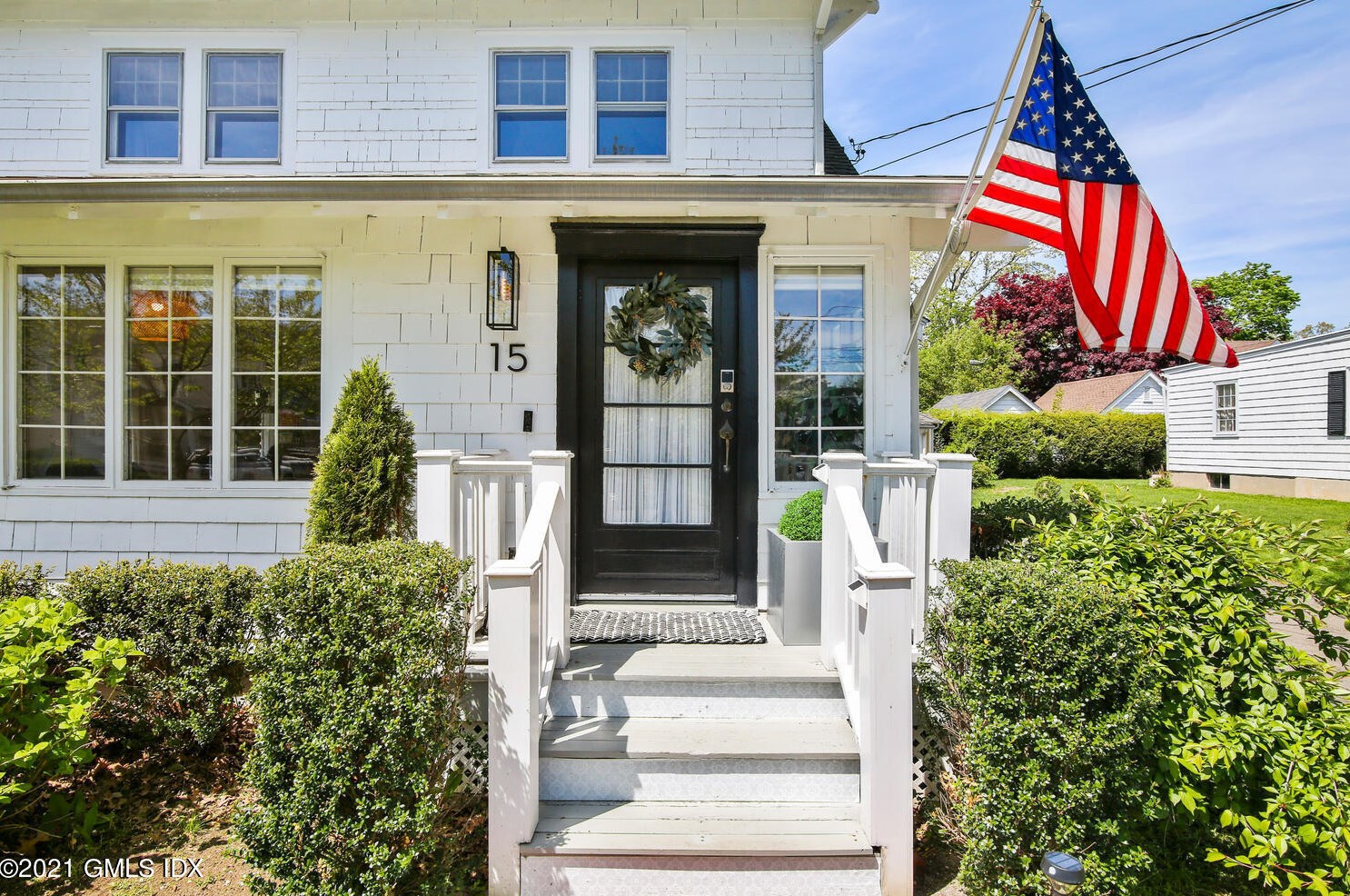 15 Heusted Dr, Old Greenwich, CT 06870-1910