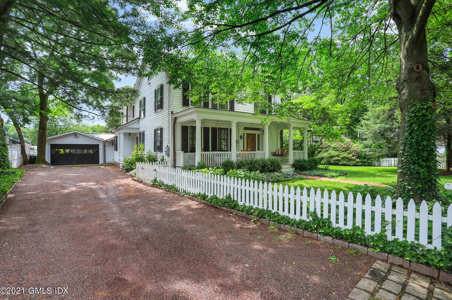 33 Mead Ave, Cos-Cob, CT 06807 exterior