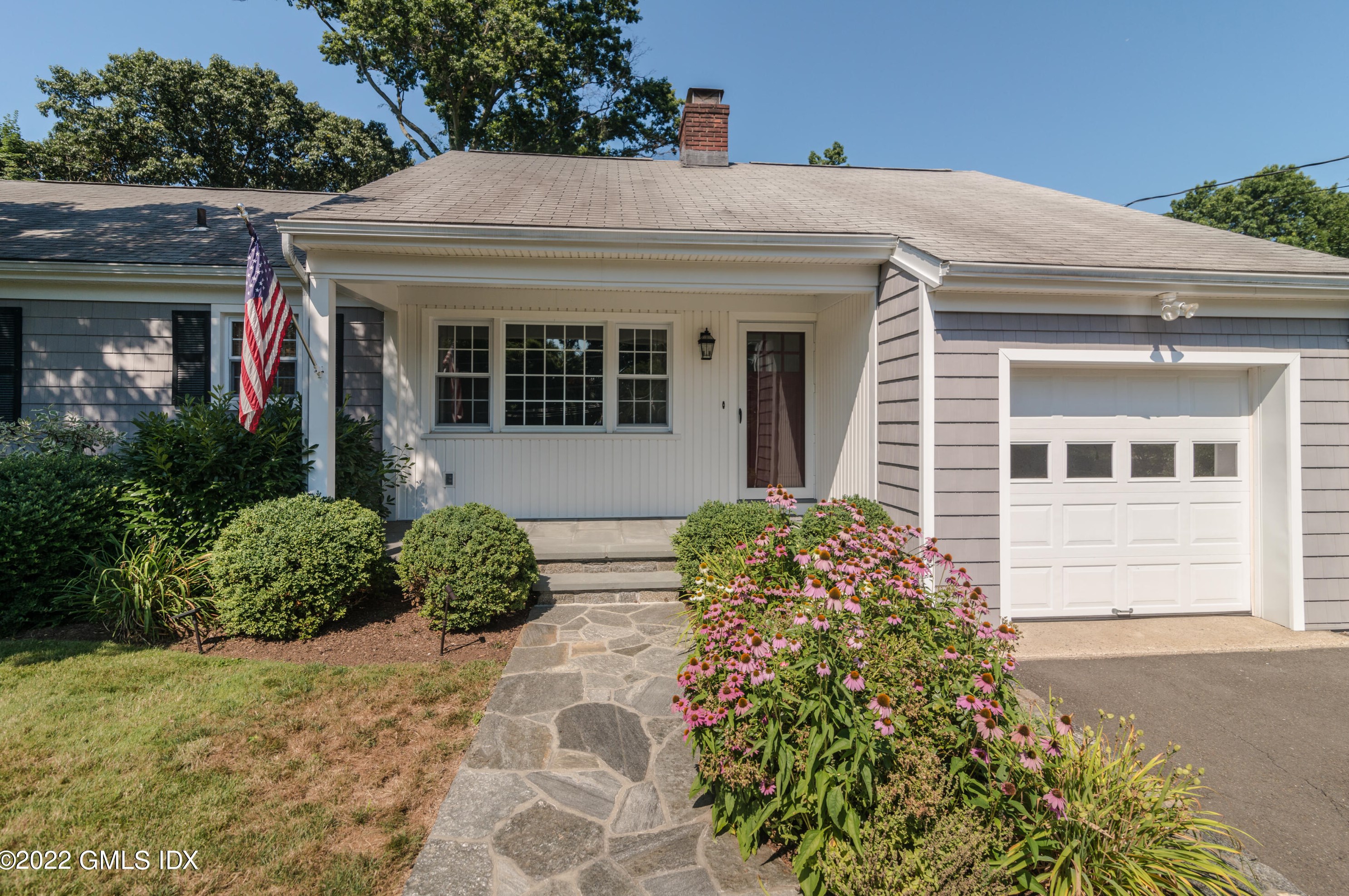 34 Maplewood Dr, Cos Cob, CT 06807