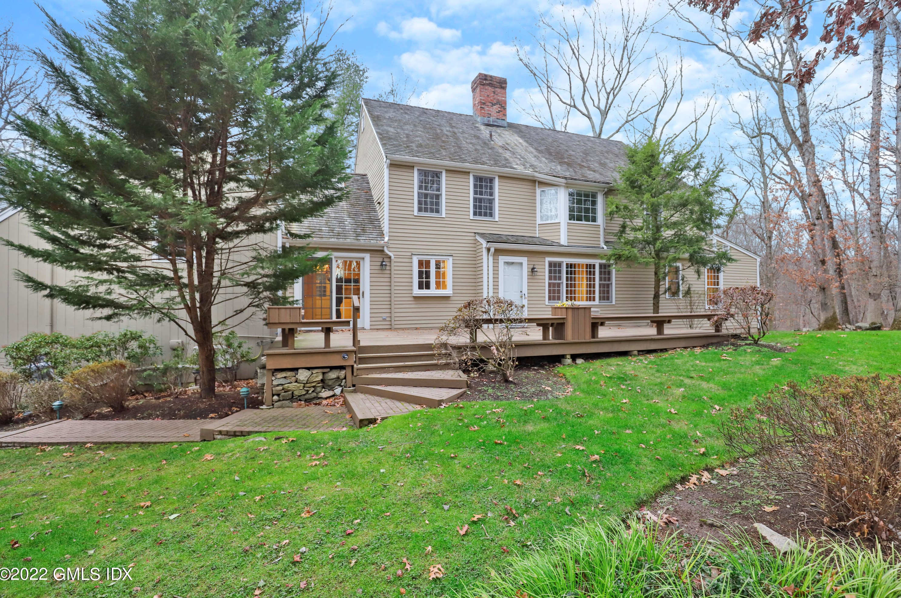 59 Old Stone Bridge Rd, Cos-Cob, CT 06807 exterior