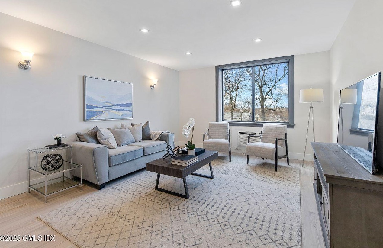 1525 E Putnam Ave #308, Old Greenwich, CT 06870